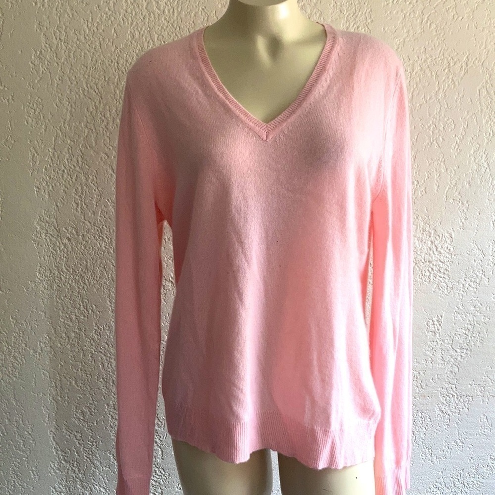 LORD & TAYLOR XL  100% cashmere Barbie light pink v neck sweater - Picture 2 of 9